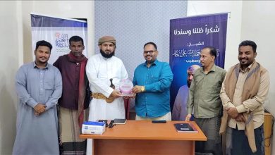 رجل الخير والعطاء الشيخ ناصر بن أحمد بن علي جابر ابو صهيب يزور اللجنة الشبابية بالعقاد في مشهد يفيض بالوفاء