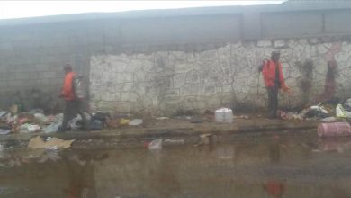 رش رذاذي في خور مكسر للحد من انتشار الأوبئة بعد الأمطار