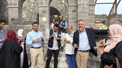 سفير الاتحاد الأوروبي يصل عدن ويشيد بتحسن الأوضاع خلال زيارات ميدانية لمشاريع ثقافية وسياحية