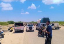 سيول أحور تعطل الطريق.. وأهل أبين يفتحون بيوتهم وقلوبهم للمسافرين