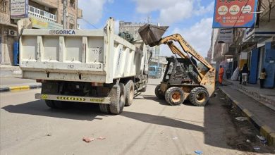 صندوق النظافة بعدن يواصل حملة أزالة مخلفات الأمطار في صيره والشيخ عثمان