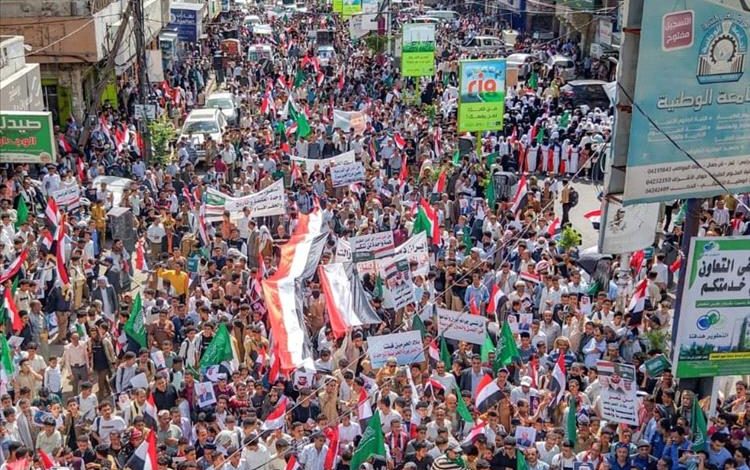 عبدالله العليمي: حشود تعز ومأرب رسالة وفاء للسعودية وموقف شعبي يمني صريح ضد المشروع الإيراني