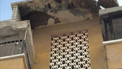 عدن.. الجاوي يوجه بسرعة إزالة أحد الاسقف المتهالكة في عمارة بالمعلا