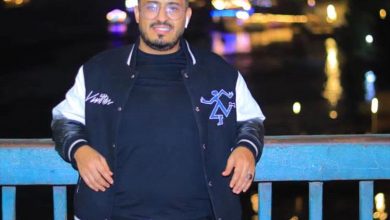 فنان يمني يعود بعد غياب طويل.. وتوقيفه في مطار العاصمة المؤقتة عدن يثير جدلاً واسعاً