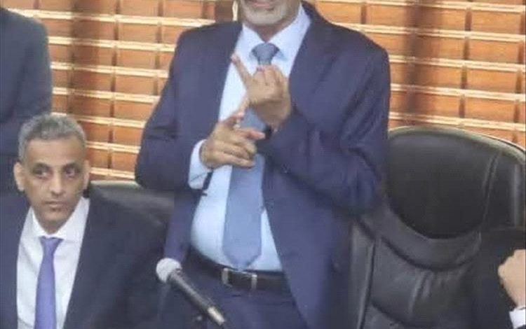 في لحج.. رفع علم الجمهورية يتصدر مشهد تسليم السلطة ورسائل واضحة لتعزيز حضور الدولة