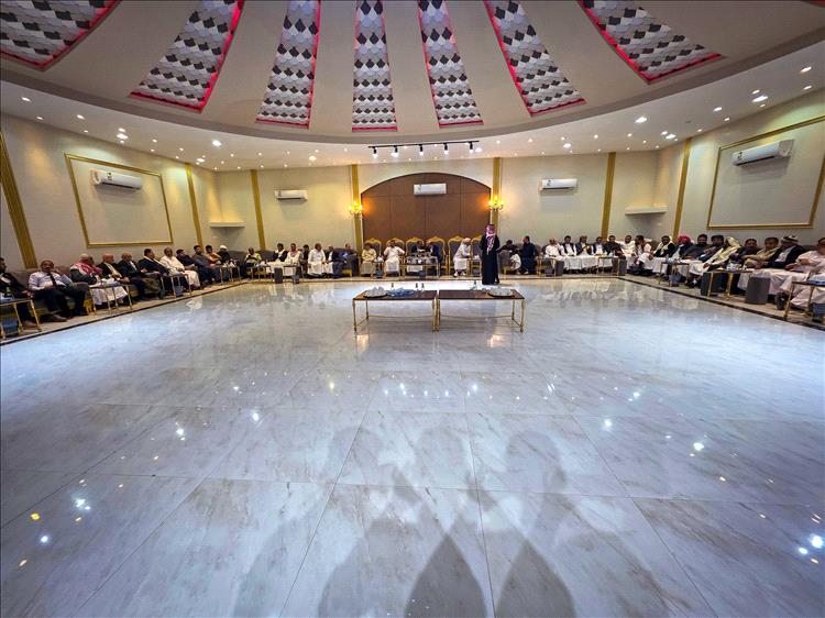 في لقاء بالرياض… محافظ عدن يدعو لتوحيد الصف ويؤكد استمرار التحسن وجهود متواصلة للنهوض بالمدينة