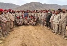 قائد الفرقة الرابعة اللواء رداد الهاشمي يُعايد المقاتلين ويُهنّئهم بعيد الفطر المبارك