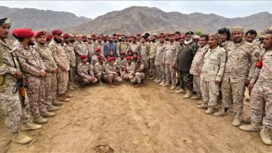 قائد الفرقة الرابعة اللواء رداد الهاشمي يُعايد المقاتلين ويُهنّئهم بعيد الفطر المبارك