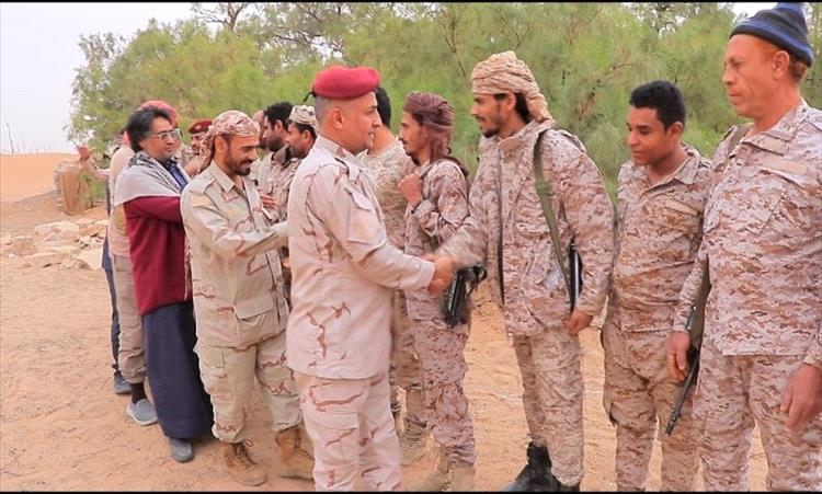 قيادة مجلس الإسناد بأمانة العاصمة تعايد الأبطال في جبهات مأرب