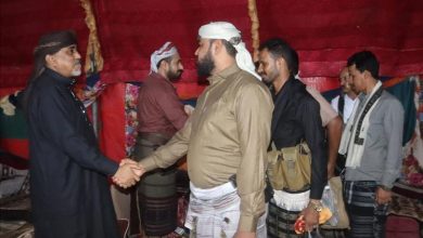 لقاءات العيد تتواصل في عدن.. قيادات عسكرية تزور الشيخ عبدالرحمن جلال الصبيحي