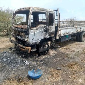 مجهولون يحرقون شاحنة مواطن في المخا