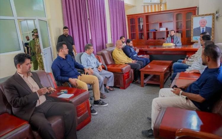 محافظ أبين يؤكد دعم الرقابة المالية ويشدد على ترسيخ الشفافية ومكافحة الفساد