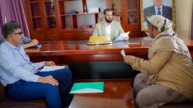 محافظ أبين يلتقي مدير عام مديرية المحفد لبحث أوضاع المديرية واحتياجاتها الخدمية