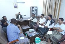 محافظ أبين يناقش مع مدير التخطيط تنفيذ المشاريع الحيوية وتلبية احتياجات المحافظة