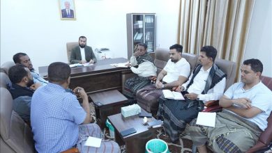 محافظ أبين يناقش مع مدير التخطيط تنفيذ المشاريع الحيوية وتلبية احتياجات المحافظة