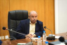 محافظ حضرموت يهدد بوقف تصدير النفط ويضع الحكومة أمام خيارين بشأن عائدات المحافظة