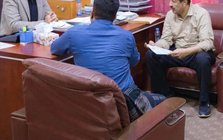 محافظ شبوة يوجّه بمخاطبة شركة الغاز الطبيعي المسال لزيادة الطاقة الكهربائية لمحطة بالحاف