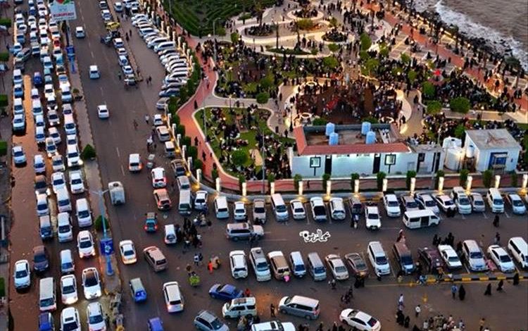 محافظ عدن عبدالرحمن شيخ: مليون زائر في العيد رقم تاريخي يعكس عودة المدينة ويدفعنا لمضاعفة الجهود