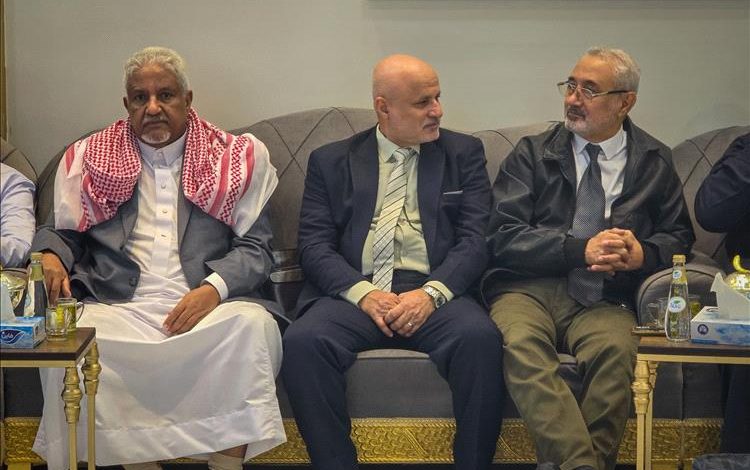 محافظ عدن يستضيف لقاء موسعاً بحضور رئيس الوزراء وعدد من القيادات