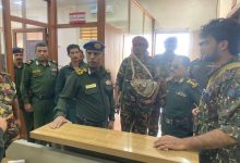 مدير أمن المهرة يتفقد الانضباط الوظيفي في الإدارات الأمنية عقب إجازة العيد