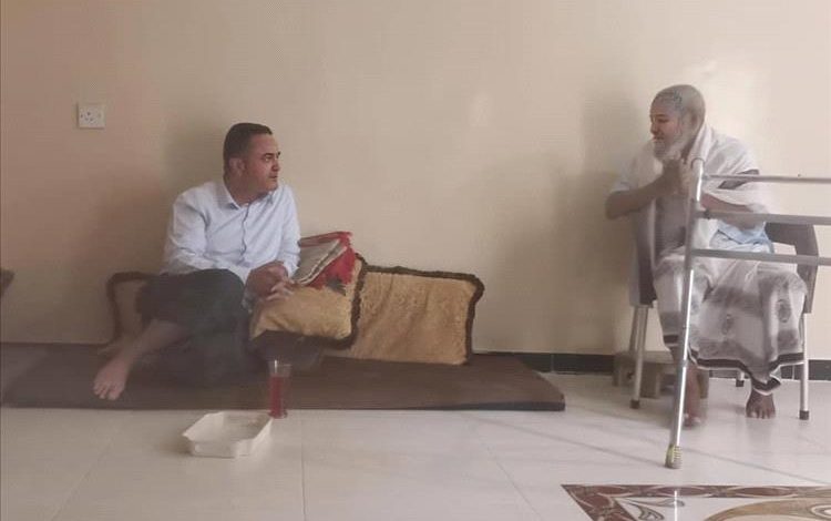 مدير عام ردفان يزور المناضل أحمد جبر ناشر في الحبيلين