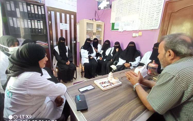 مدير عام صحة أبين يتفقد مركز الأمومة والطفولة بزنجبار ويؤكد أهمية الانضباط الوظيفي