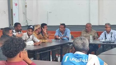 مدير عام صندوق النظافة بعدن يشيد بجهود العمال خلال المنخفض الجوي