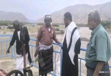 مدير عام مديرية خنفر "اليوسفي" يتفقد تدفق سيول وادي بنا ويضمن وصولها إلى المزارعين