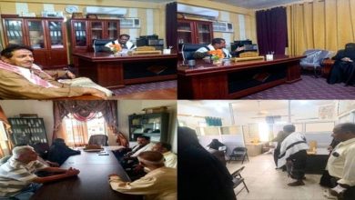 مديرة الخدمة المدنية بأبين تتفقد سير العمل في مديرية 
خنفر بعد إجازة العيد