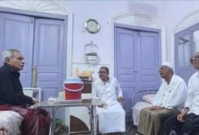 مستشار وزير الإعلام يزور القامة الفنية صالح عبدالقادر الكاف