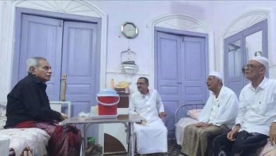 مستشار وزير الإعلام يزور القامة الفنية صالح عبدالقادر الكاف