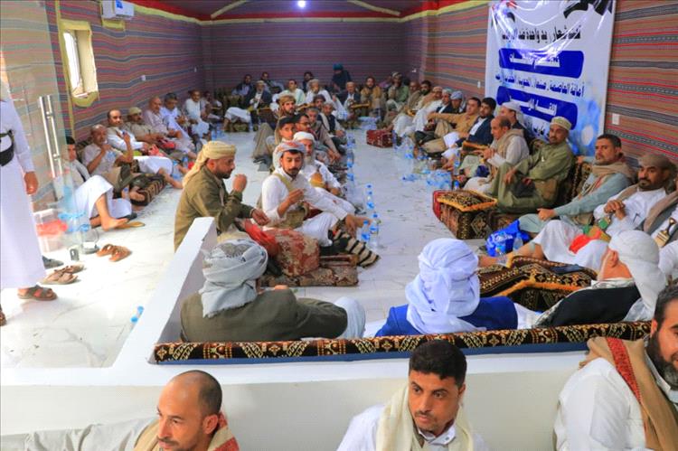 مشائخ ووجهاء خمس محافظات يدينون الجريمة الإرهابية التي استهدفت القيادي الروحاني ومرافقيه بمأرب