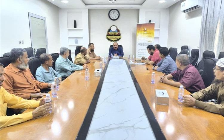 مكتب تربية ساحل حضرموت يناقش مشروع تطوير قدرات الموجهين التربويين المقدم من مؤسسة حضرموت تنمية بشرية