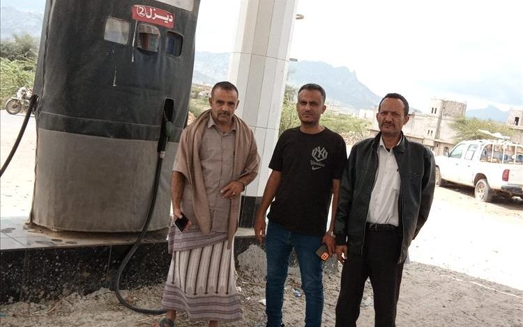 ممثل شركة النفط بالمحافظة ومدير مكتب الصناعة والتجارة بقعطبة ينفذان حملة رقابية على محطات الوقود والغاز