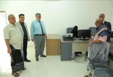 نائب رئيس الجامعة والأمين العام لجامعة المهرة يتفقدان الانضباط الوظيفي بعد إجازة عيد الفطر المبارك