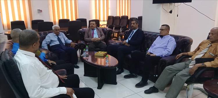 نائب وزير الخدمة المدنية يتفقد الانضباط الوظيفي في المؤسسة العامة للتأمينات الاجتماعية وبنك التسليف التعاوني الزراعي كاك بنك