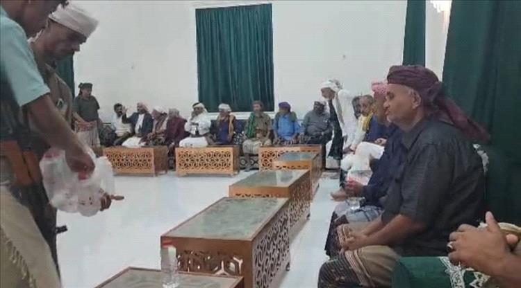 وجهاء من حلف قبائل حضرموت يزورون الجريحين "بامراغة" و"باقراضة" مهنئين بعيد الفطر المبارك