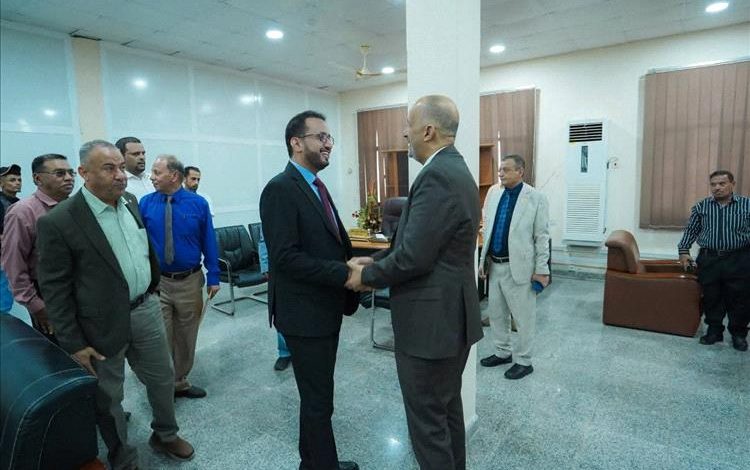 وزير الخدمة المدنية يتفقد مستوى الانضباط الوظيفي عقب انتهاء إجازة عيد الفطر