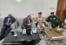 وزير الدفاع يصل المكلا في زيارة ميدانية للوحدات العسكرية