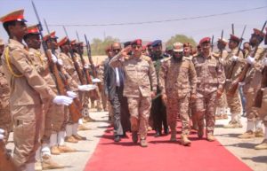 وزير الدفاع يطلع على جاهزية المنطقة العسكرية الأولى