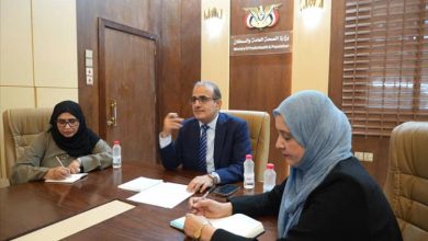 وزير الصحة يبحث مع نائب رئيس البعثة رئيس قسم التنمية بالسفارة الهولندية لدى بلادنا سبل تعزيز التعاون الصحي