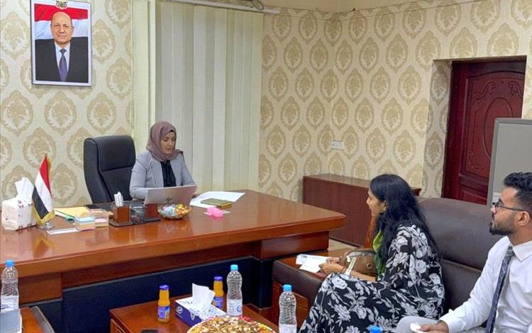 وزيرة الشؤون القانونية تبحث مع فريق عقوبات مجلس الأمن تعزيز التنسيق المشترك