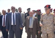 وصول وفد حكومي رفيع إلى المكلا.. ما الذي سيُناقش مع قيادة حضرموت؟