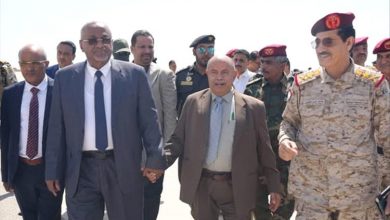 وصول وفد حكومي رفيع إلى المكلا.. ما الذي سيُناقش مع قيادة حضرموت؟