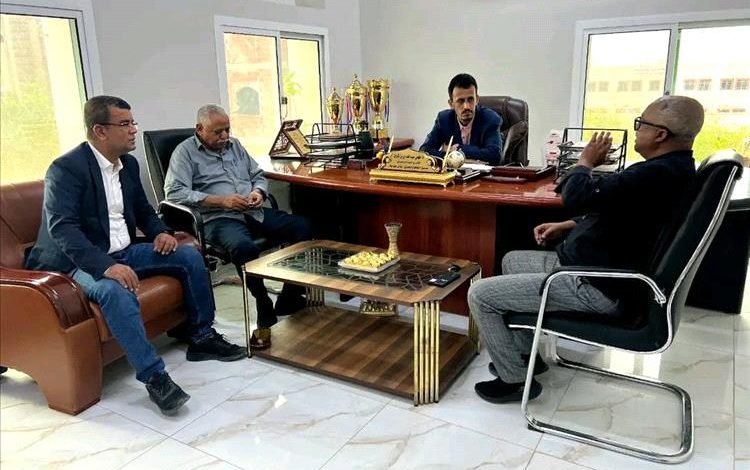 وكيل حضرموت الجيلاني يتفقد الانضباط الوظيفي في عدد من المرافق الحكومية بعد إجازة عيد الفطر المبارك