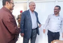 وكيل عدن "شائع" يتفقد مستوى الإنضباط الوظيفي في ديوان السلطة المحلية بمديرية المنصورة