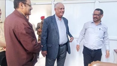 وكيل عدن "شائع" يتفقد مستوى الإنضباط الوظيفي في ديوان السلطة المحلية بمديرية المنصورة