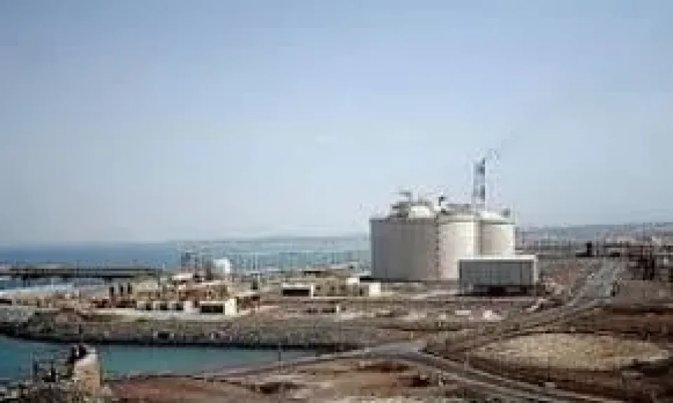 ”11 عاماً من التوقف.. هل تعود مصافي عدن لتقليص الاعتماد على الاستيراد؟”