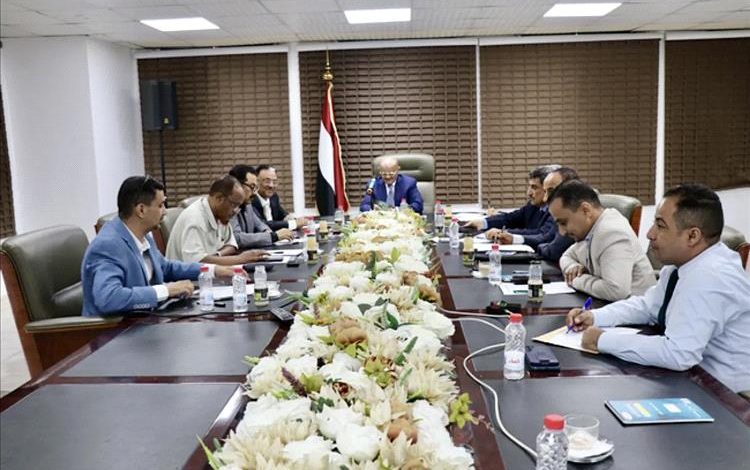 إجراءات حكومية جديدة لتسهيل تمويل الواردات وتسريع الاستيراد في عدن