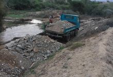 إصلاح طريق قرية أمنجدة بعد أضرار السيول بدعم من درع الوطن